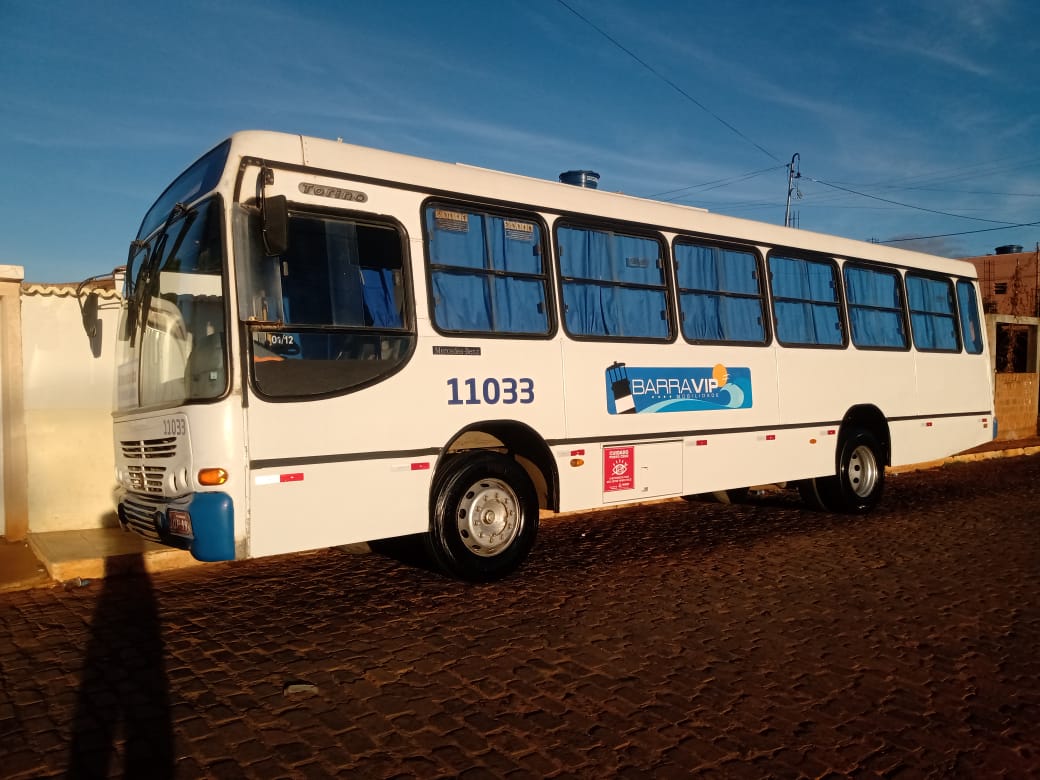 Ônibus Barra VIP ao entardecer